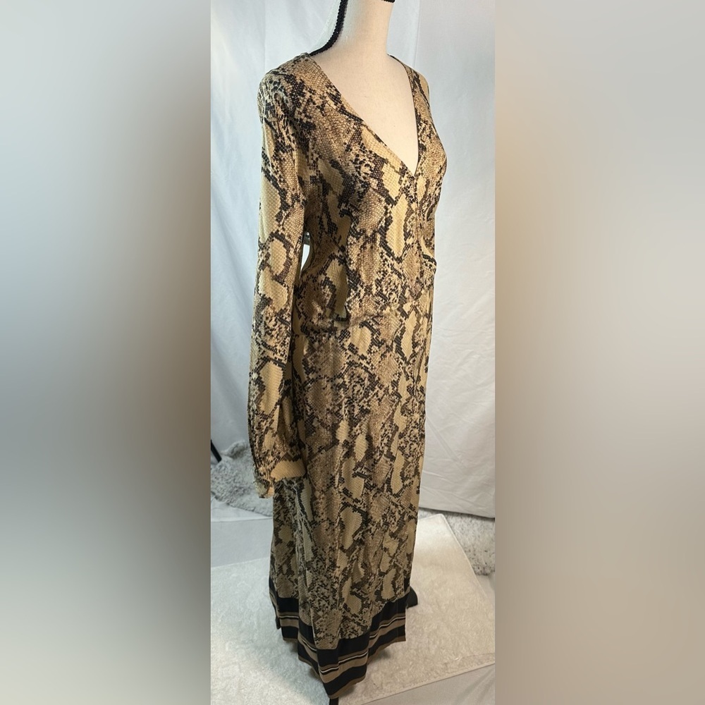 H&M Maxi Dress in Cream and Gray πππ - Picture 8 of 13